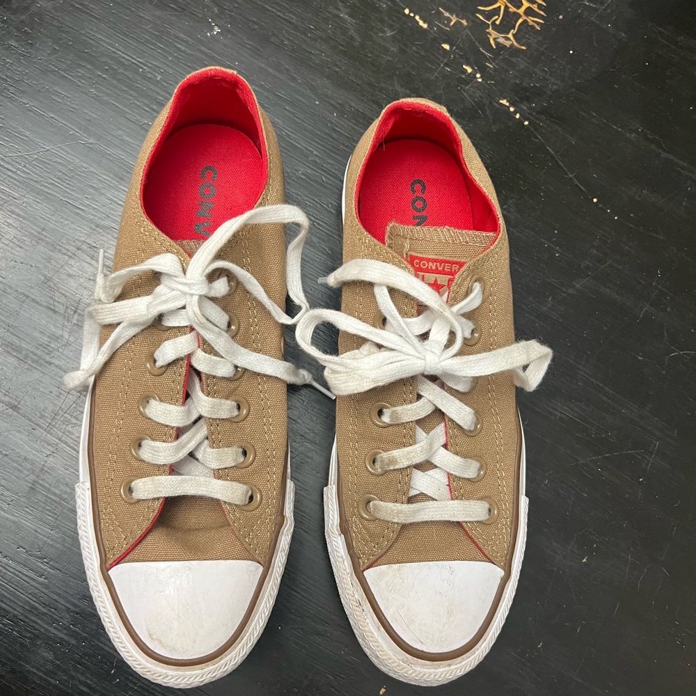 Converse Womens 7 Mens 5 - never worn